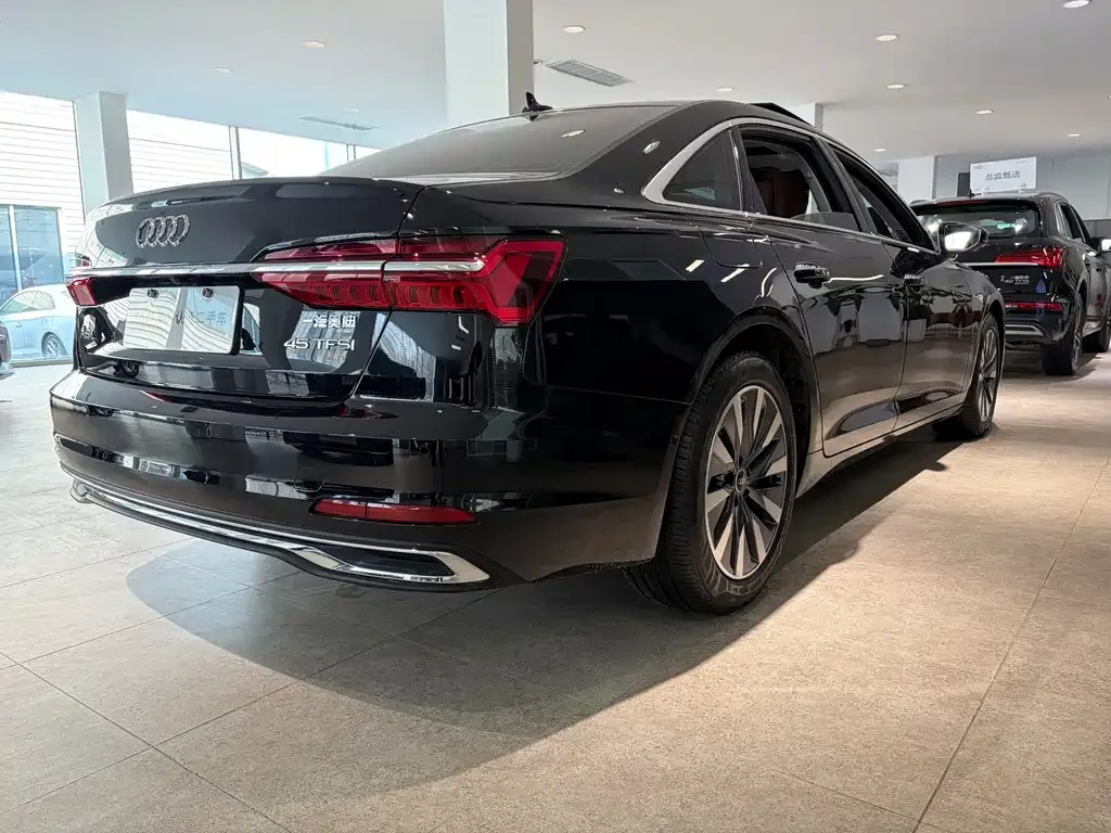 Audi A6L 2024 из CN, фото 3