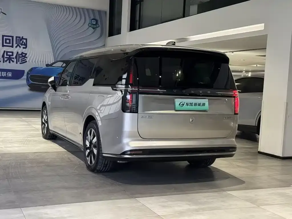 Volvo EM90 2024 из CN, фото 8