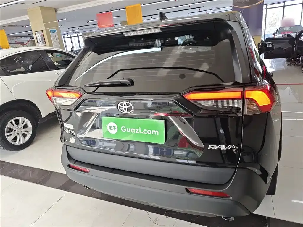 Toyota RAV4 2023 из CN, фото 6