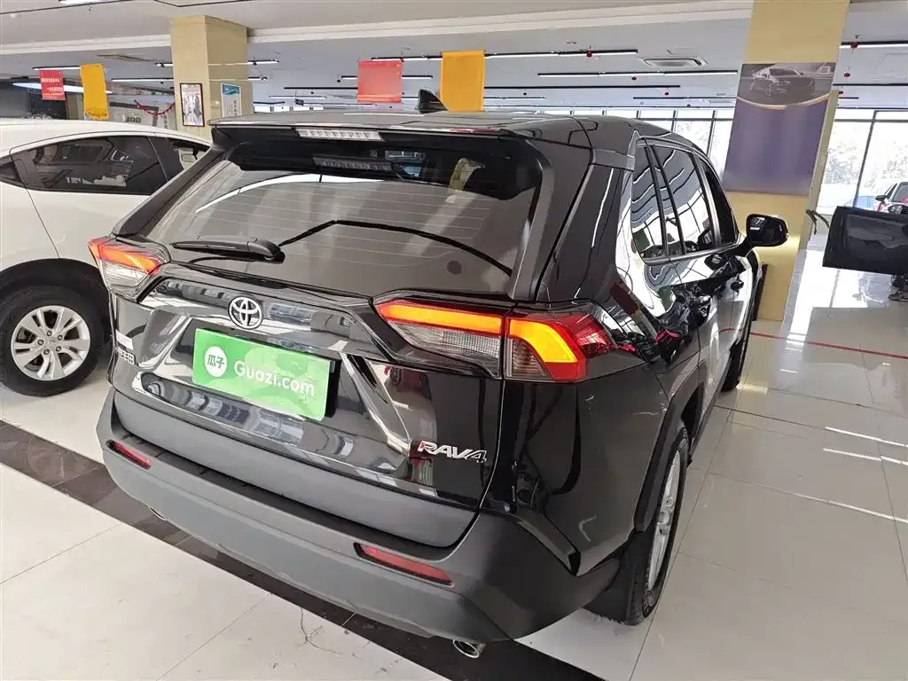 Toyota RAV4 2023 из CN, фото 5