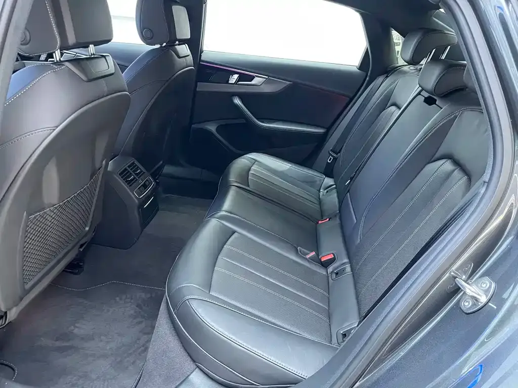 Audi A4L 2024 из CN, фото 3