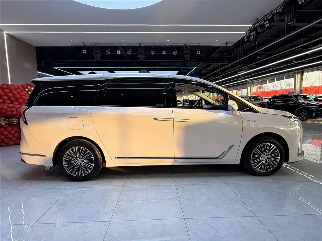 Buick GL8 Hybrid 2024 из CN, фото 5