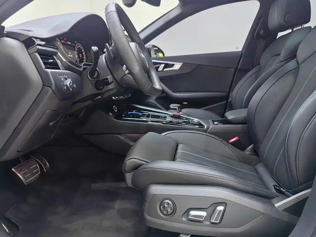 Audi A4L 2024 из CN, фото 10