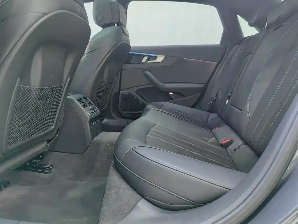Audi A4L 2024 из CN, фото 7