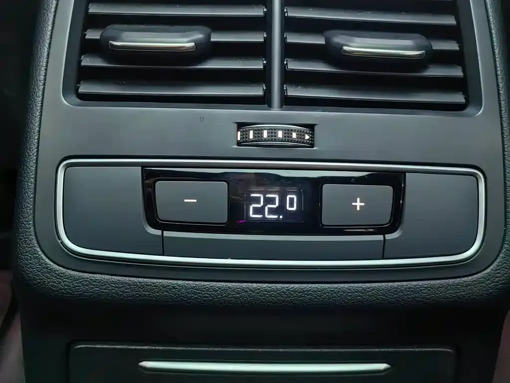 Audi A4L 2024 из CN, фото 9