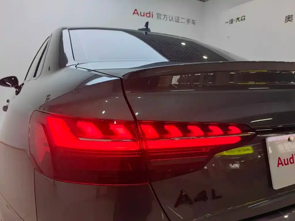 Audi A4L 2024 из CN, фото 4