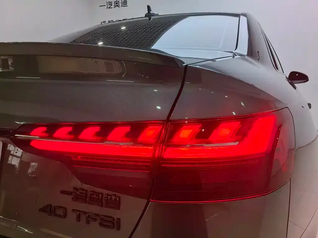Audi A4L 2024 из CN, фото 3