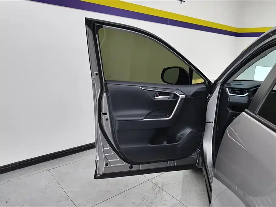 Toyota Wildlander 2023 из CN, фото 4
