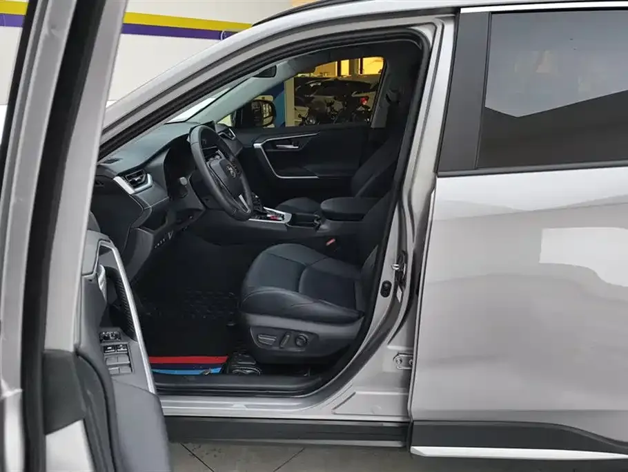 Toyota Wildlander 2023 из CN, фото 3