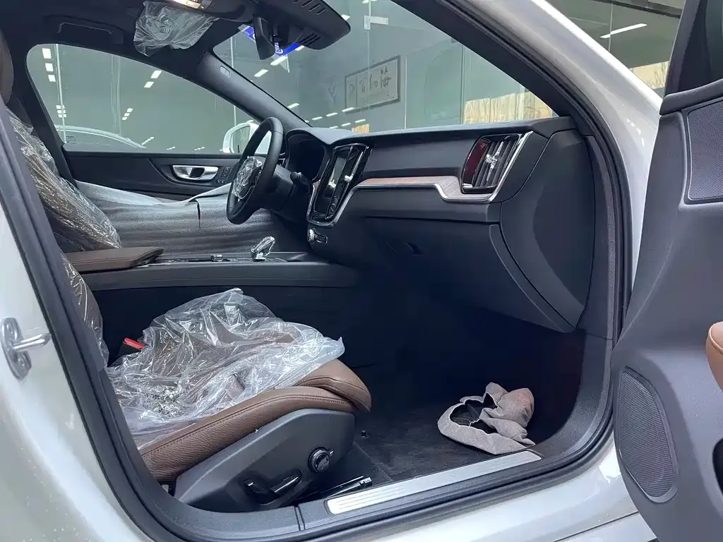 Volvo S60 2026 из CN, фото 4