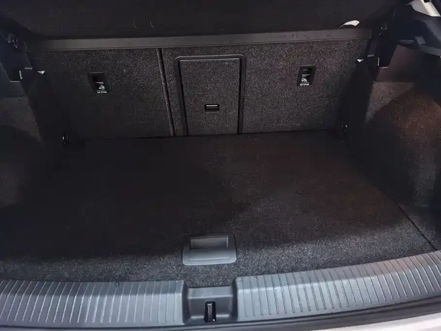Volkswagen T-Roc 2023 из CN, фото 2