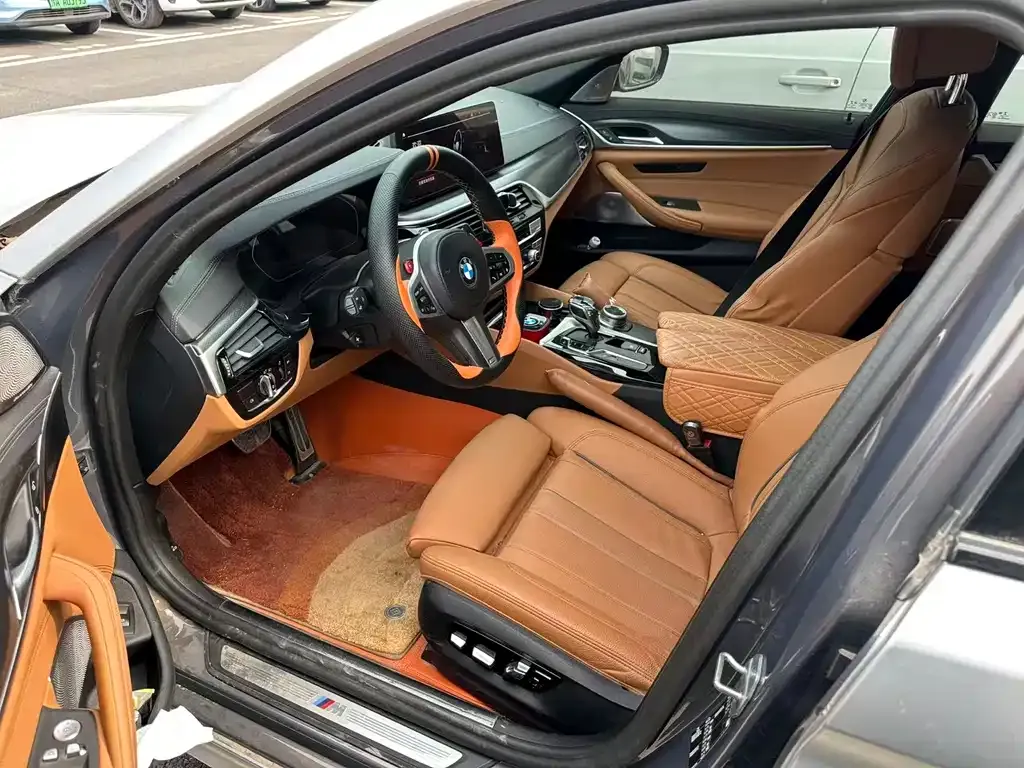 BMW 5 Series (Import) 2023 из CN, фото 2