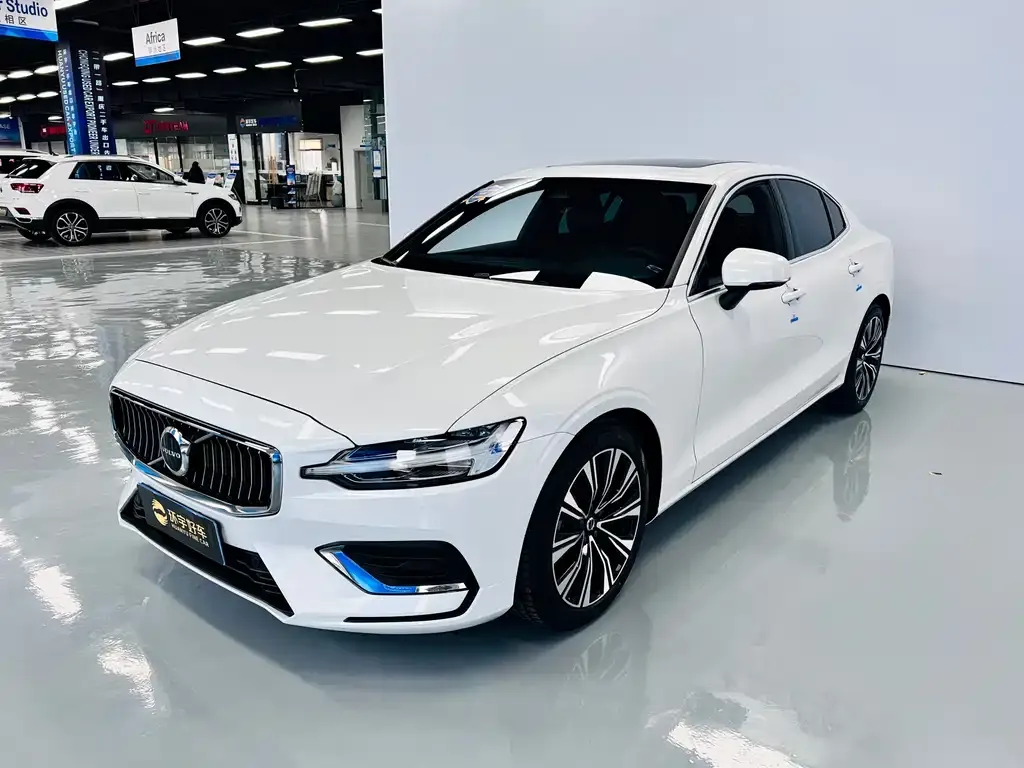 Volvo S60 2024 из CN, фото 1