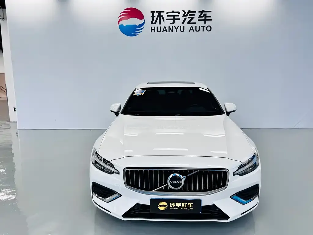Volvo S60 2024 из CN, фото 3