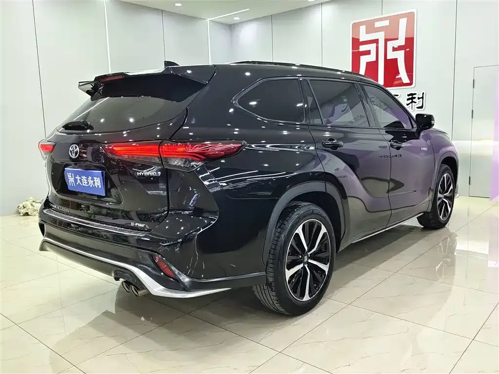 Toyota Crown Kluger 2022 из CN, фото 3