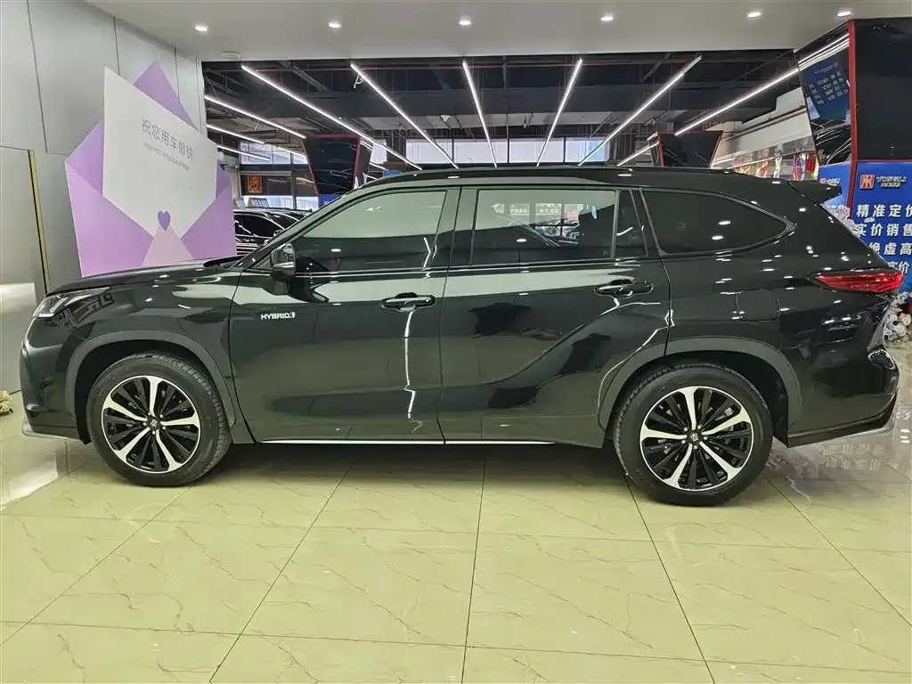 Toyota Crown Kluger 2022 из CN, фото 10