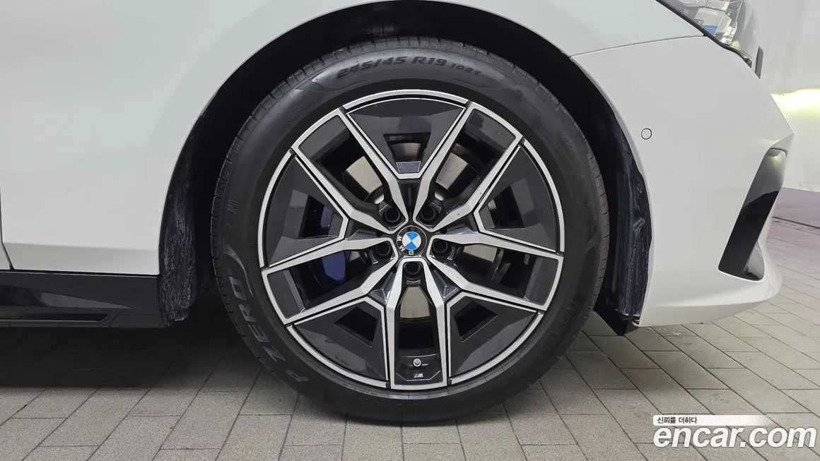 BMW 5-Series 2025 из KR, фото 5