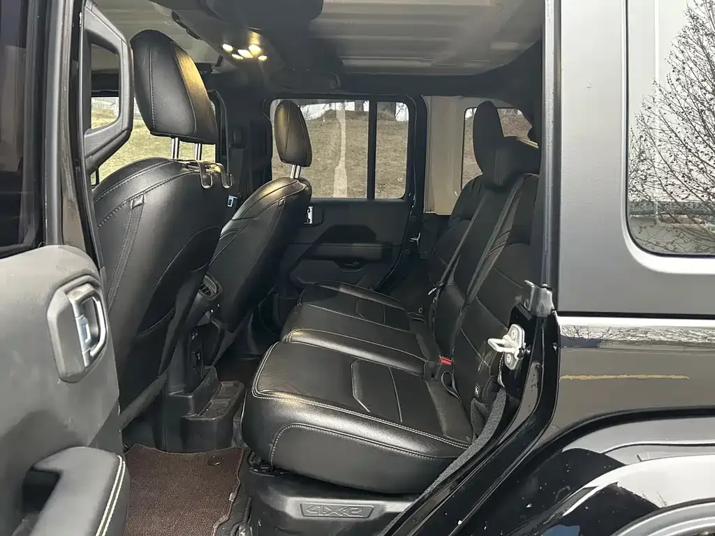 Jeep Wrangler PHEV 2022 из CN, фото 2