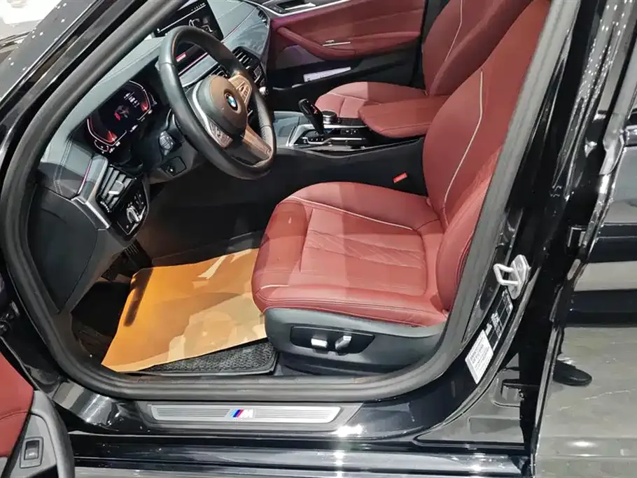 BMW 5 Series 2023 из CN, фото 10
