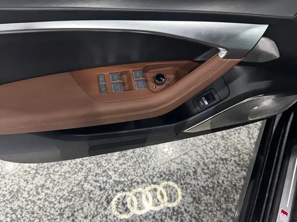 Audi A7L 2024 из CN, фото 8