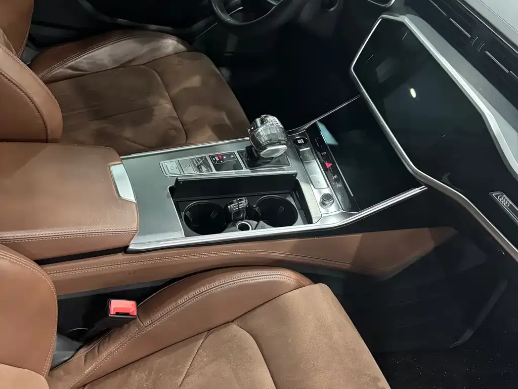 Audi A7L 2024 из CN, фото 5