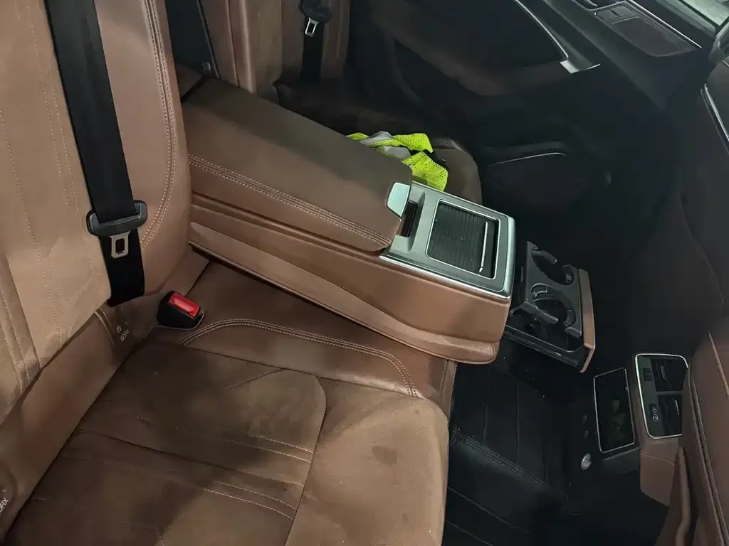Audi A7L 2024 из CN, фото 2