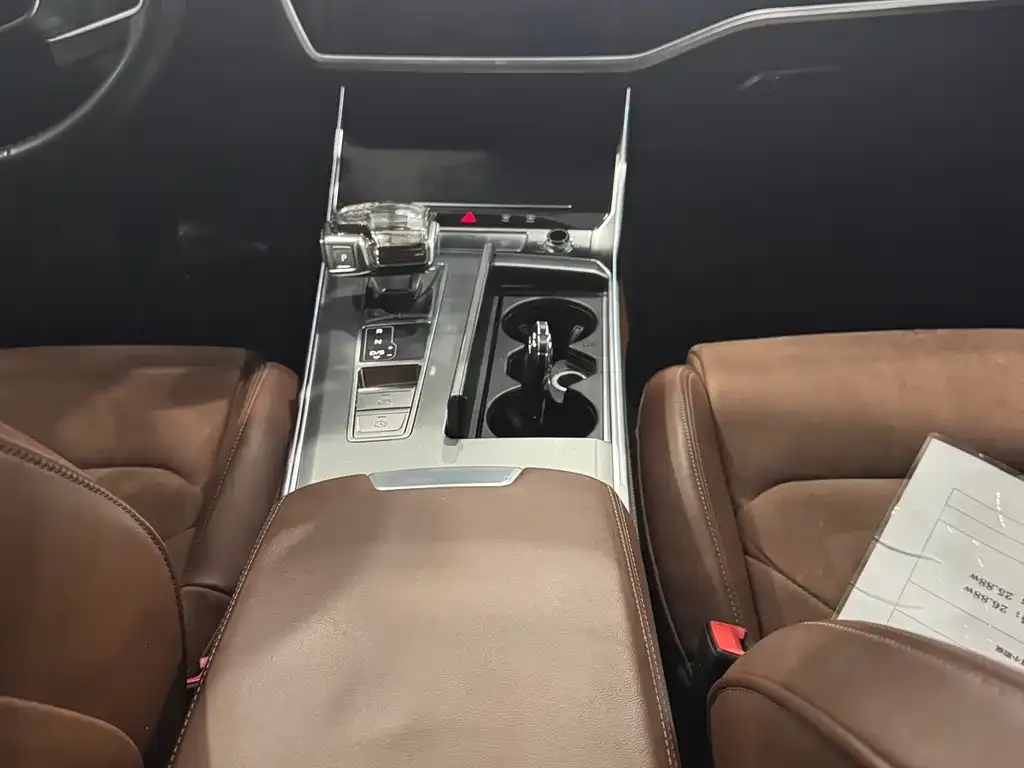Audi A7L 2024 из CN, фото 4