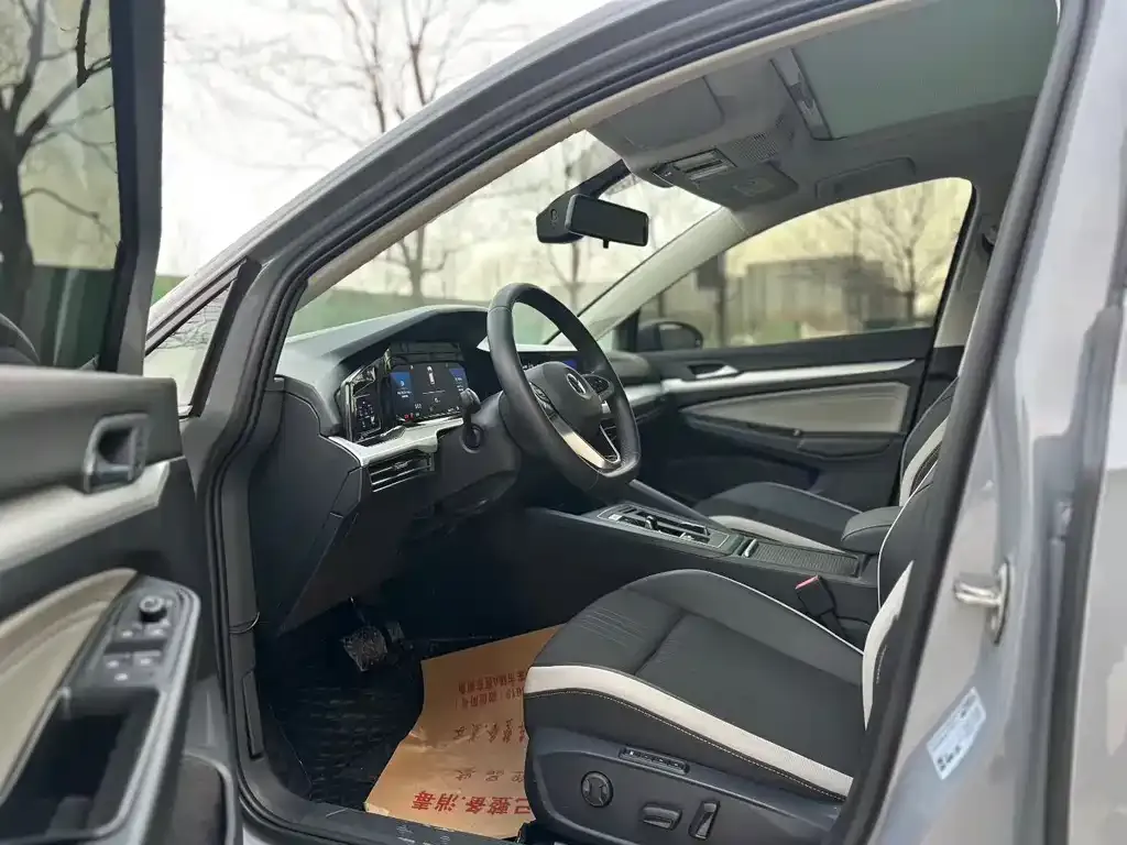 Volkswagen Golf 2022 из CN, фото 3