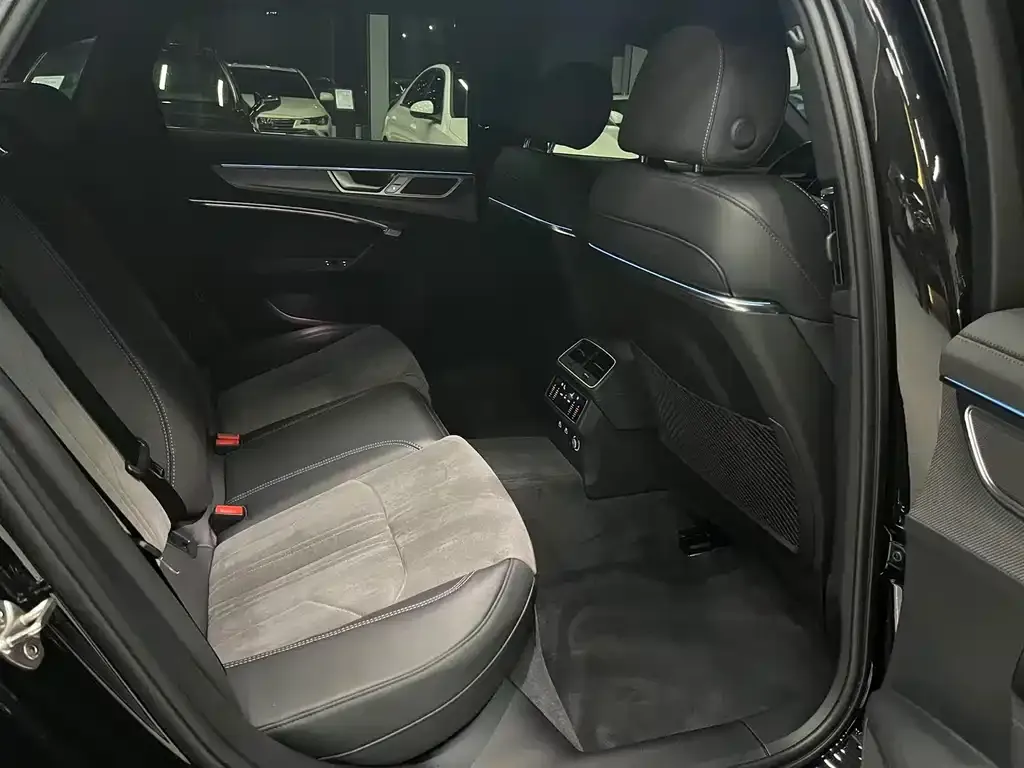 Audi A6L 2024 из CN, фото 5
