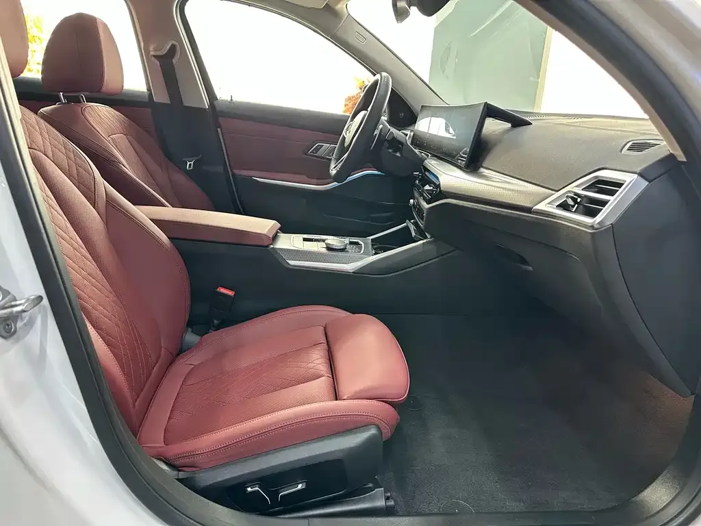 BMW 3 Series 2024 из CN, фото 5