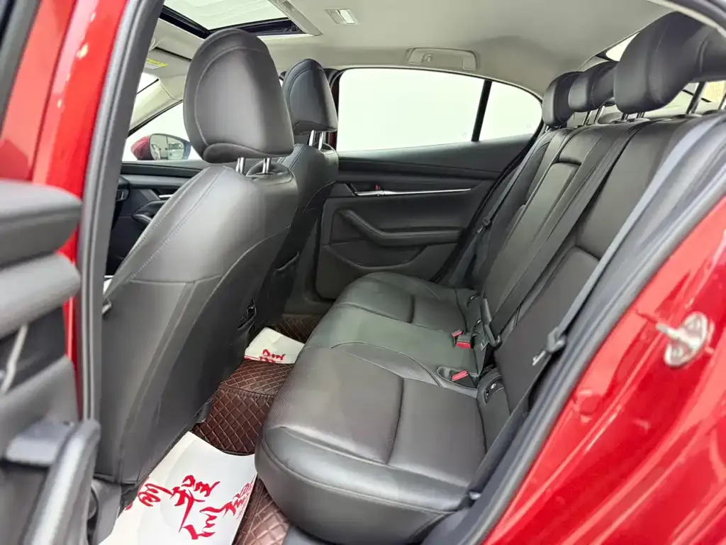 Mazda 3 Axela 2023 из CN, фото 10