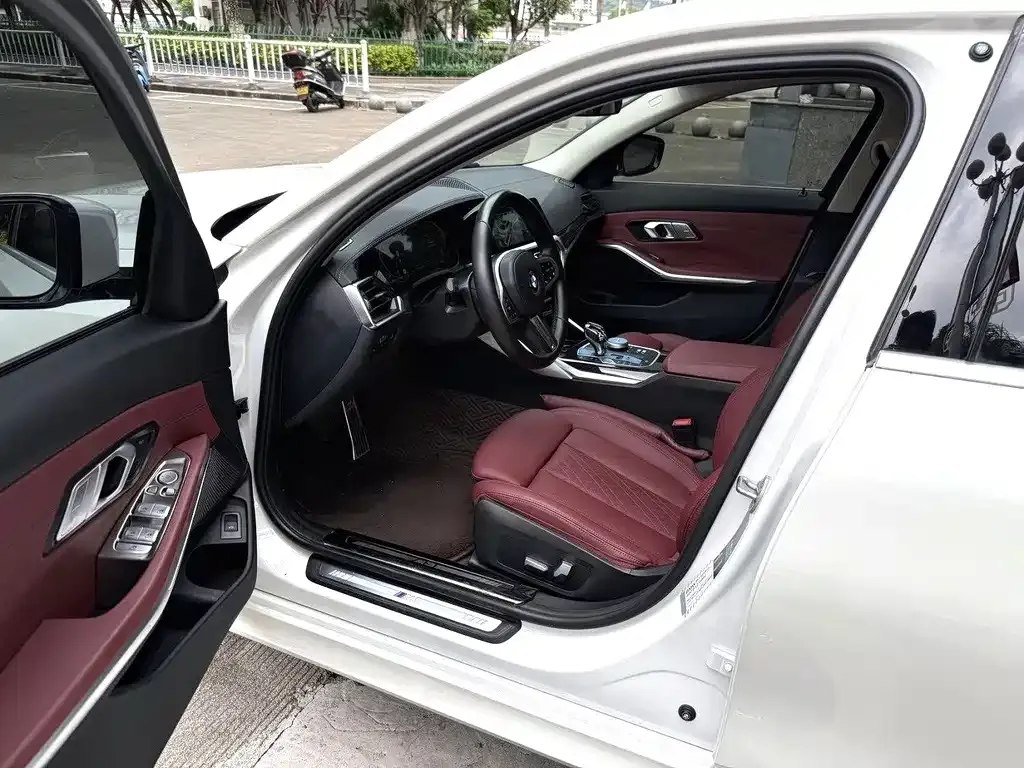 BMW 3 Series 2022 из CN, фото 2