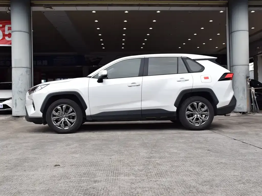 Toyota RAV4 2023 из CN, фото 8