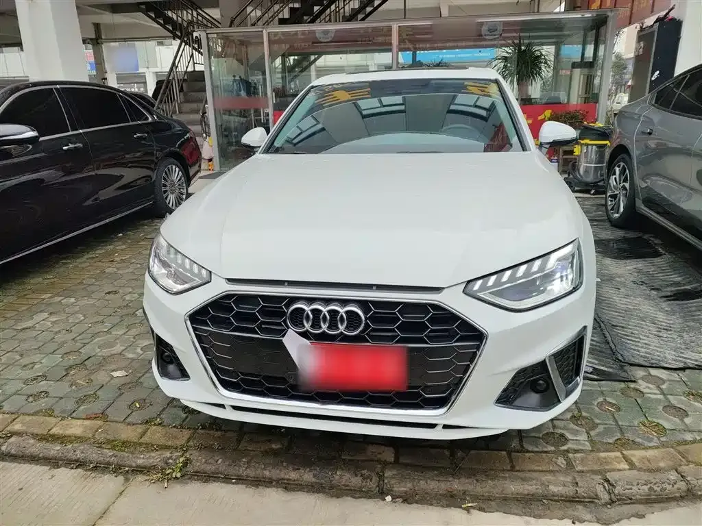 Audi A4L 2023 из CN, фото 4