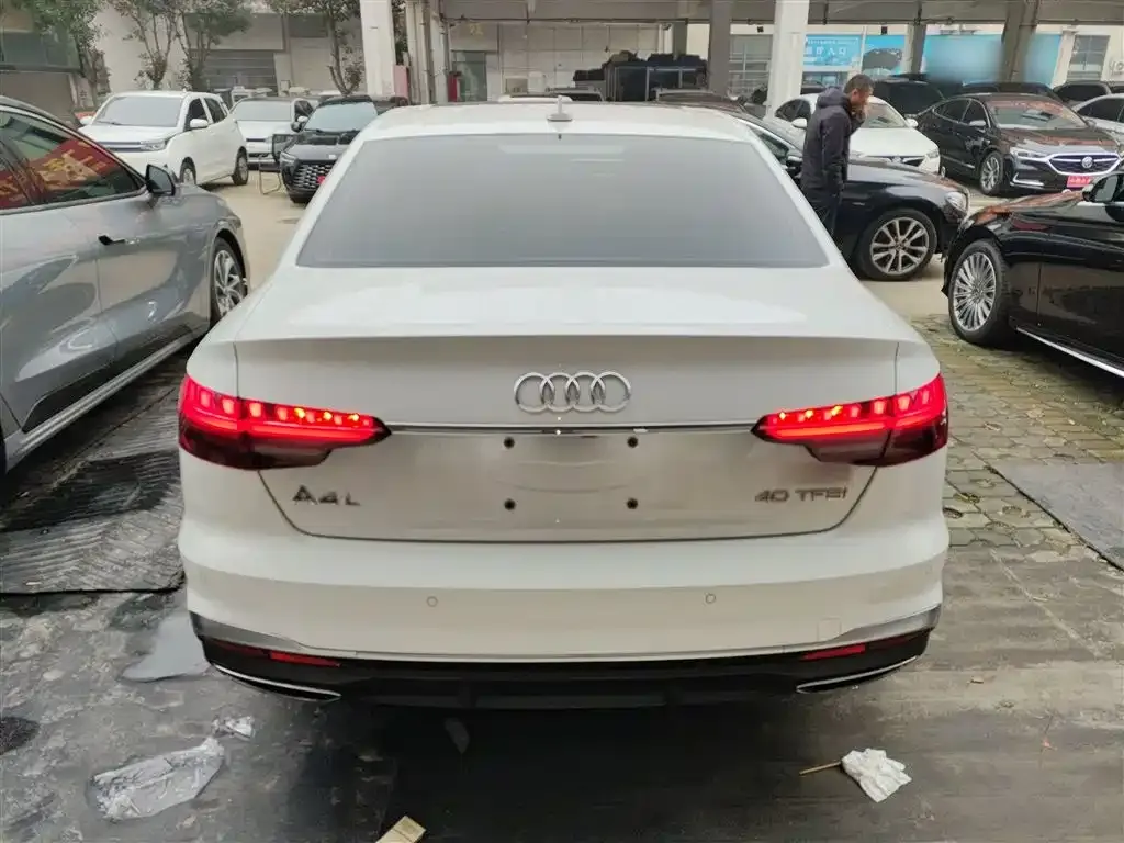 Audi A4L 2023 из CN, фото 3