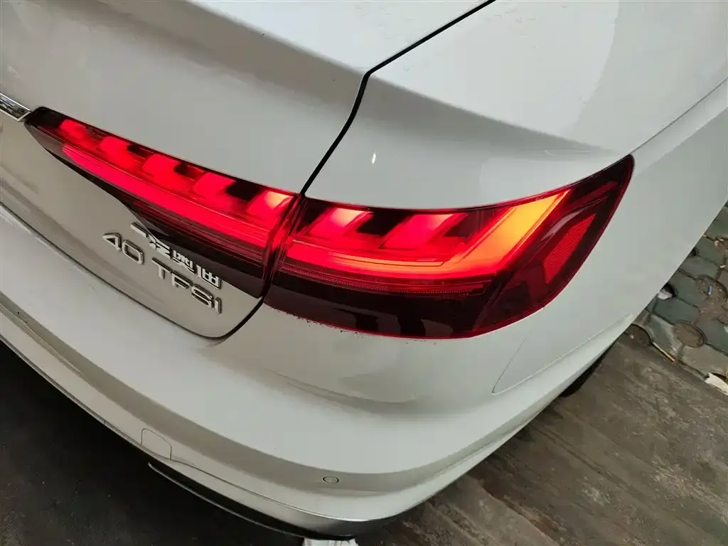 Audi A4L 2023 из CN, фото 2