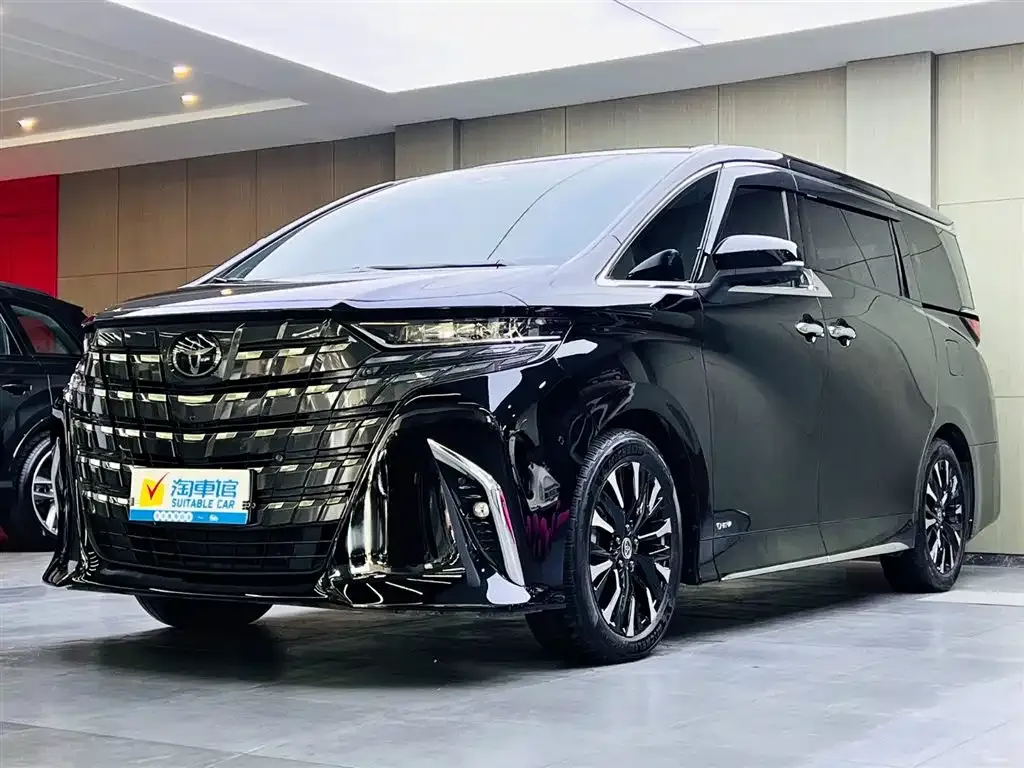 Toyota Alphard — фото 1