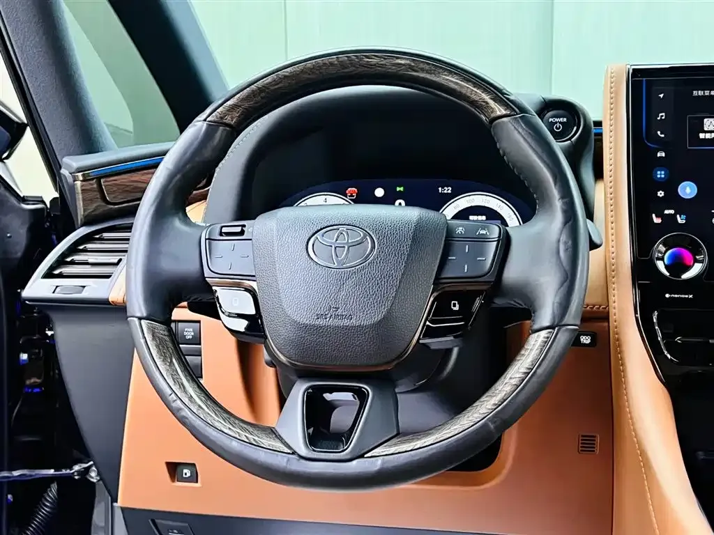 Toyota Alphard — фото 6