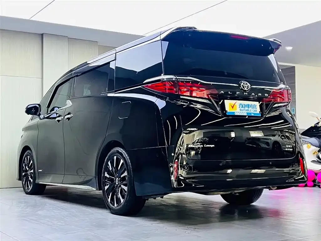 Toyota Alphard — фото 3