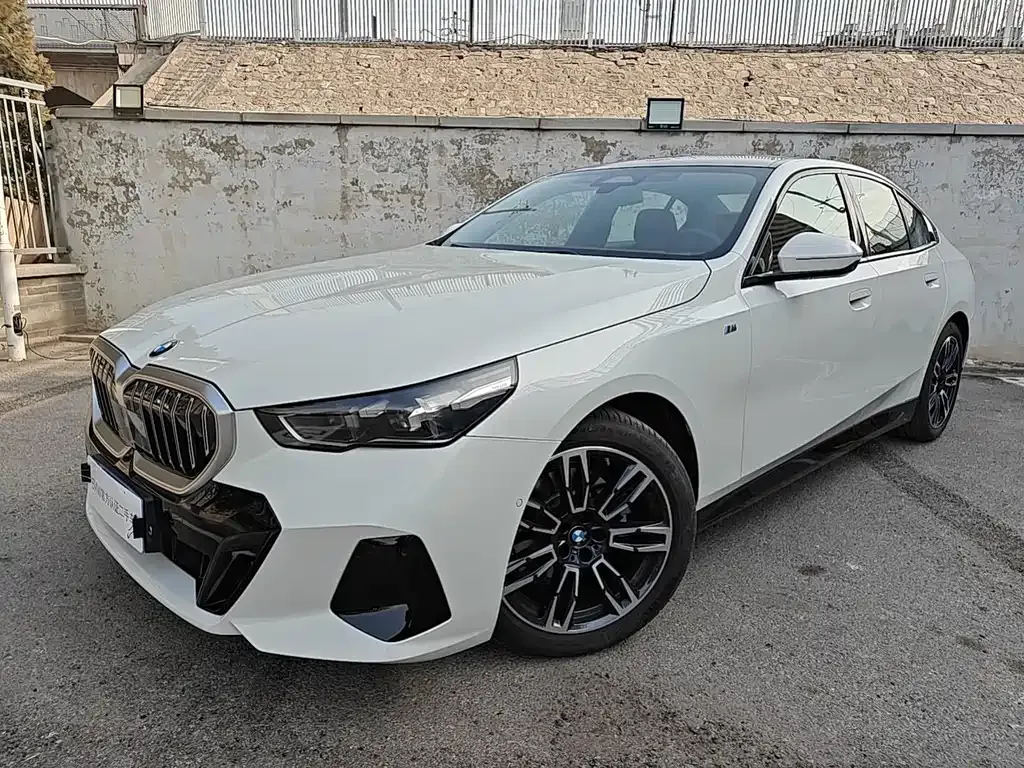 BMW 5 Series (Import) 2025 из CN, фото 1
