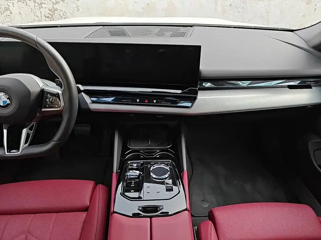 BMW 5 Series (Import) 2025 из CN, фото 2