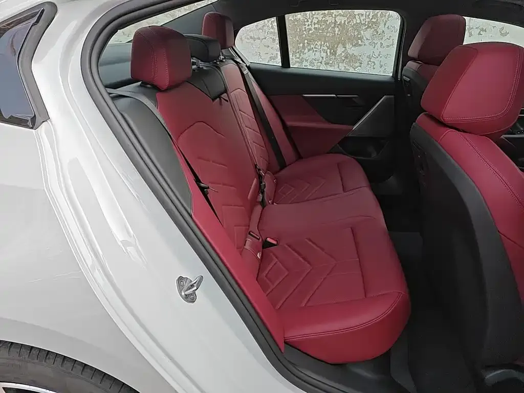 BMW 5 Series (Import) 2025 из CN, фото 4