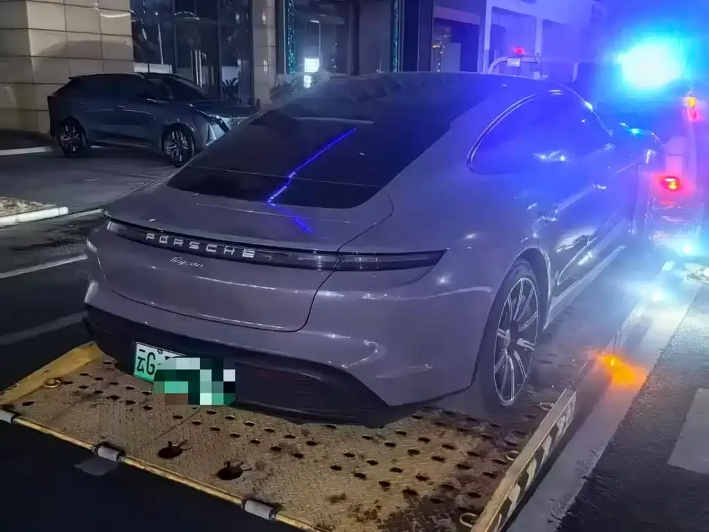 Porsche Taycan 2023 из CN, фото 5