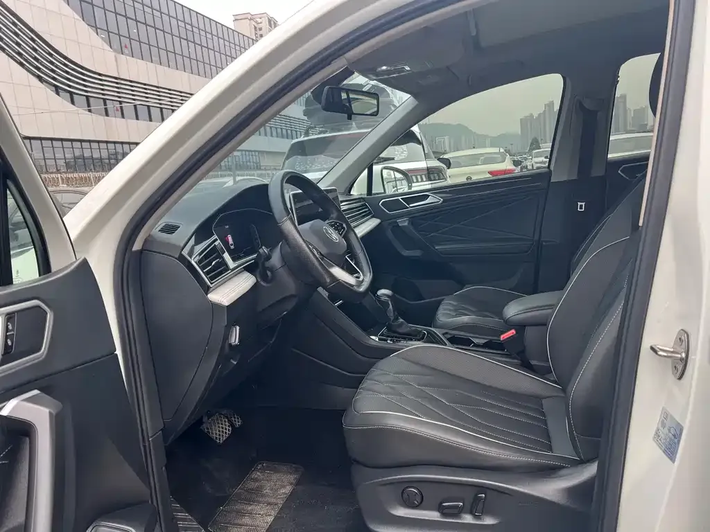Volkswagen Tiguan L 2023 из CN, фото 3