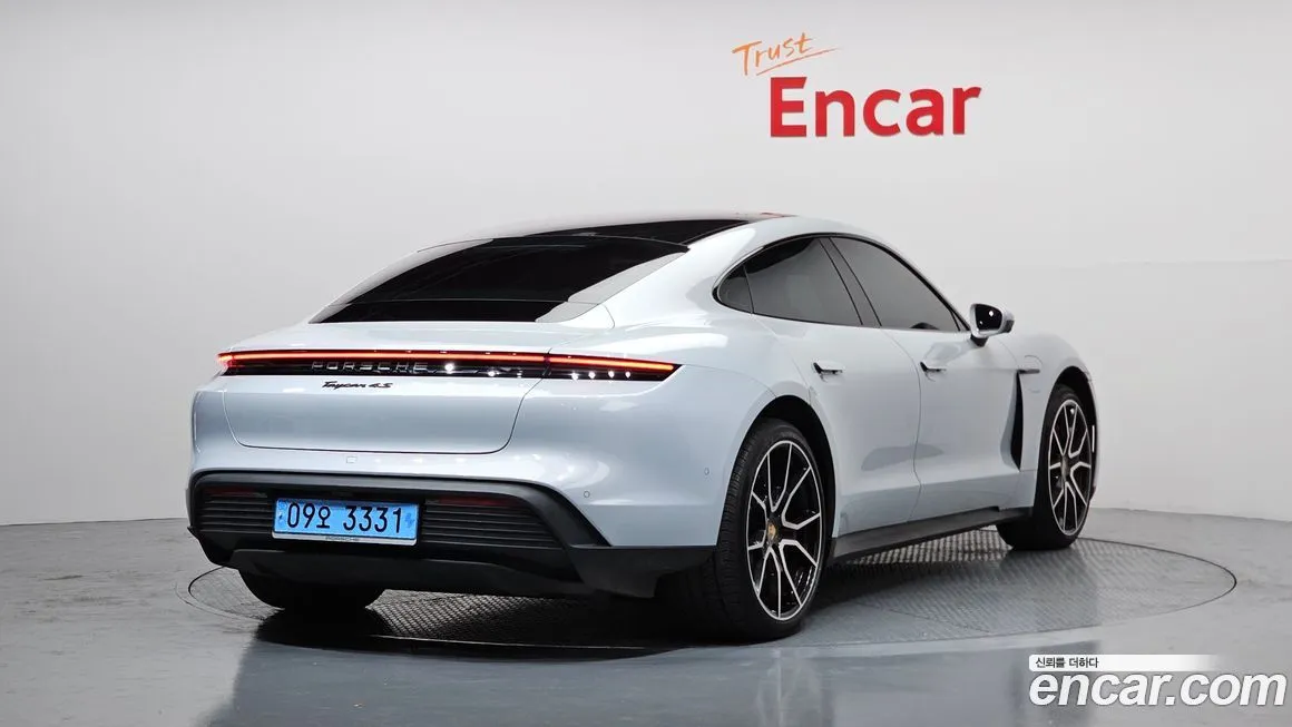 Porsche Taycan 2025 из KR, фото 2