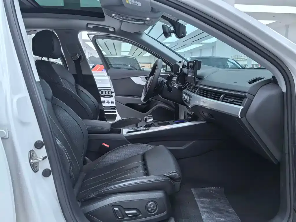 Audi A4L 2021 из CN, фото 7