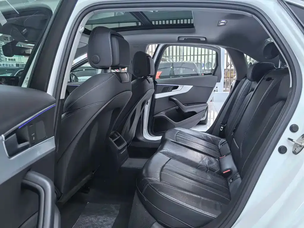 Audi A4L 2021 из CN, фото 4