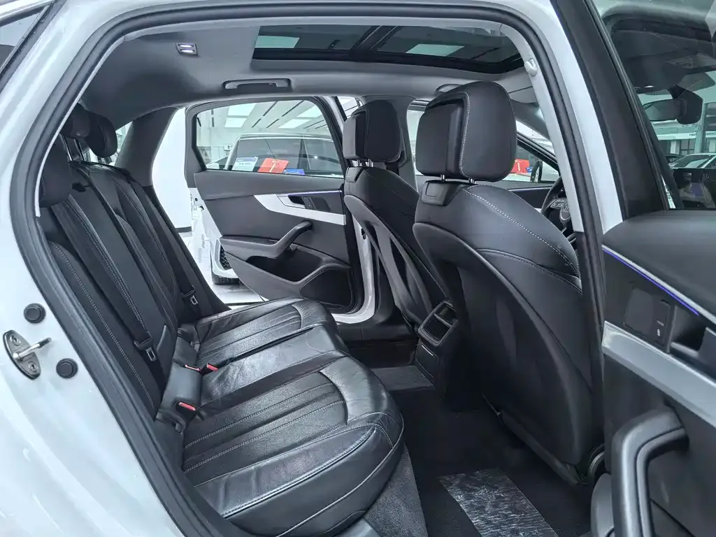 Audi A4L 2021 из CN, фото 8