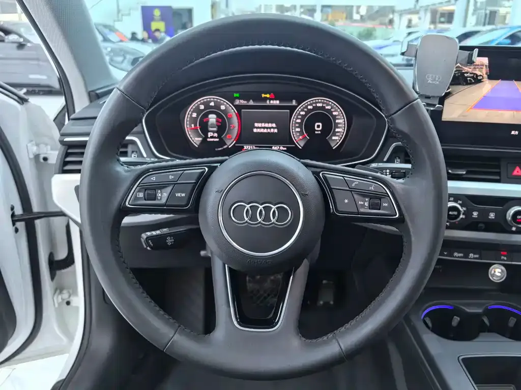 Audi A4L 2021 из CN, фото 6
