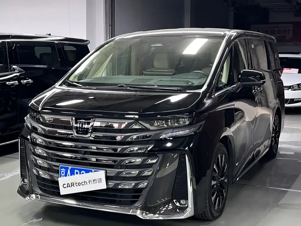 Toyota Vellfire — фото 1